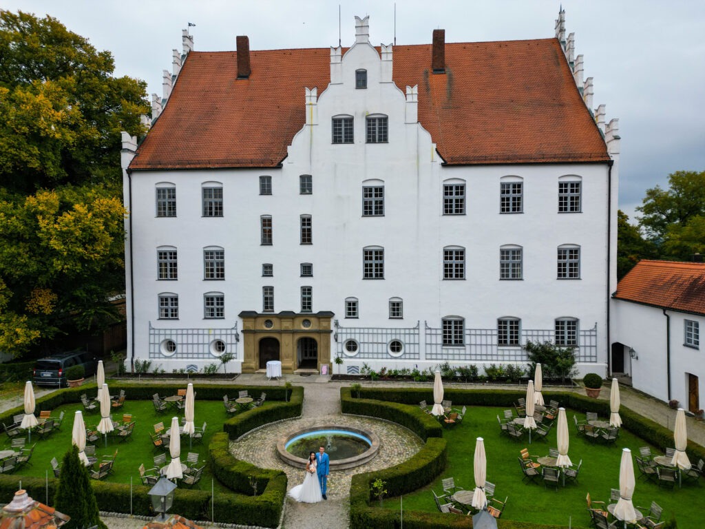 Standesamtliche Hochzeitsreportage - Brautpaar, Gäste, Standesamt, Schlossgarten, Schloss Neuburg a.d. Kammel