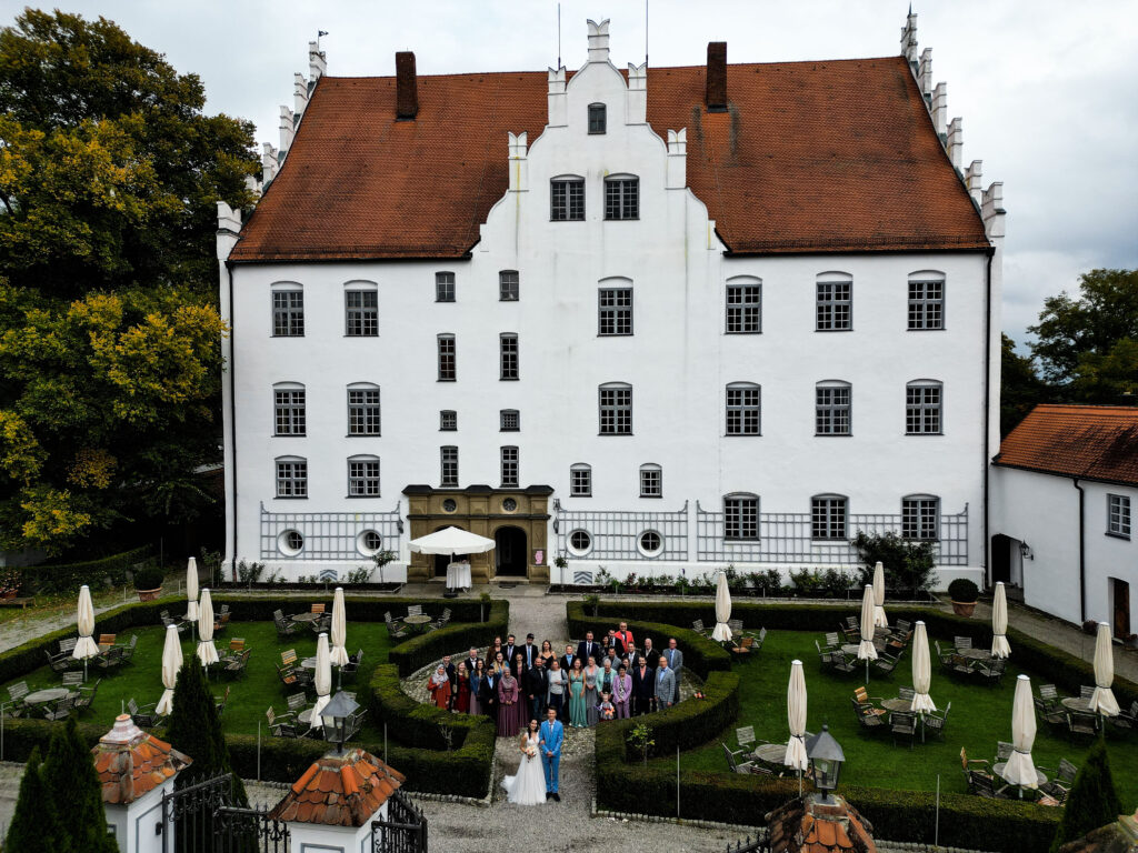 Standesamtliche Hochzeitsreportage - Brautpaar, Gäste, Standesamt, Schlossgarten, Schloss Neuburg a.d. Kammel