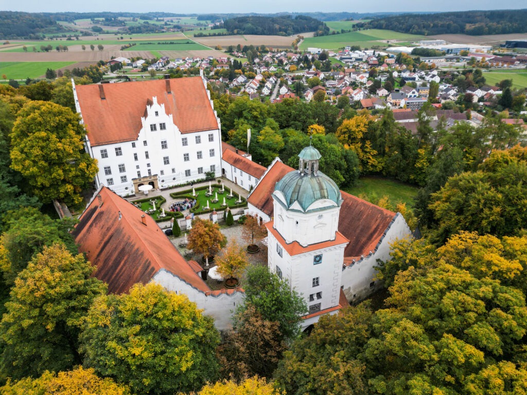 Standesamtliche Hochzeitsreportage - Brautpaar, Gäste, Standesamt, Schlossgarten, Schloss Neuburg a.d. Kammel