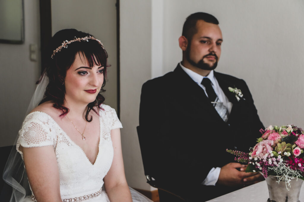 Hochzeitsreportage - Standesamtliche Hochzeit Brautpaar, Gäste, Stimmung, Eventlocation & Rathaus Neuburg a.d. Kammel