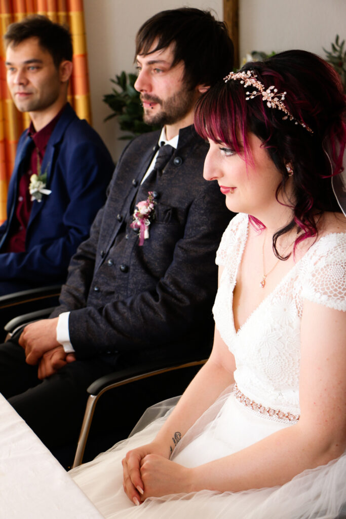 Hochzeitsreportage - Standesamtliche Hochzeit Brautpaar, Gäste, Stimmung, Eventlocation & Rathaus Neuburg a.d. Kammel