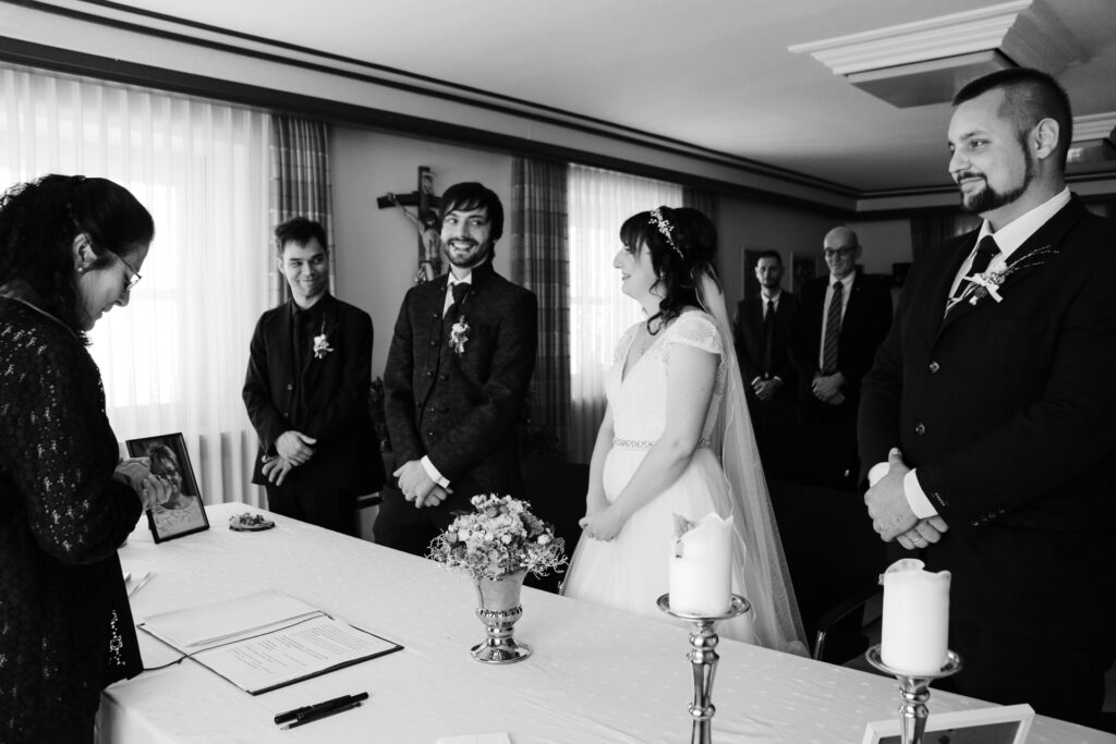 Hochzeitsreportage - Standesamtliche Hochzeit Brautpaar, Gäste, Stimmung, Eventlocation & Rathaus Neuburg a.d. Kammel