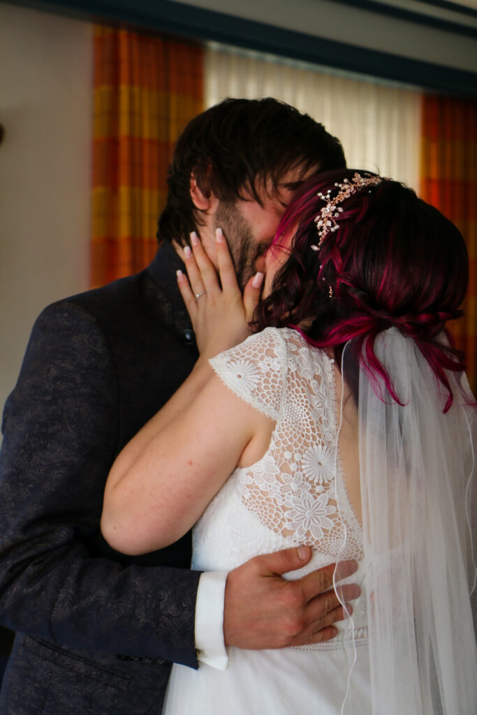 Hochzeitsreportage - Standesamtliche Hochzeit Brautpaar, Gäste, Stimmung, Eventlocation & Rathaus Neuburg a.d. Kammel