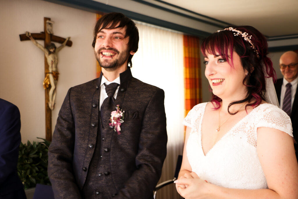 Hochzeitsreportage - Standesamtliche Hochzeit Brautpaar, Gäste, Stimmung, Eventlocation & Rathaus Neuburg a.d. Kammel