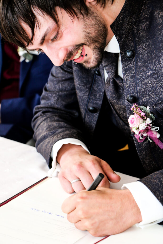 Hochzeitsreportage - Standesamtliche Hochzeit Brautpaar, Gäste, Stimmung, Eventlocation & Rathaus Neuburg a.d. Kammel