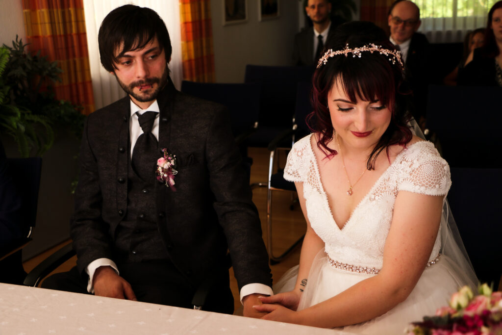 Hochzeitsreportage - Standesamtliche Hochzeit Brautpaar, Gäste, Stimmung, Eventlocation & Rathaus Neuburg a.d. Kammel