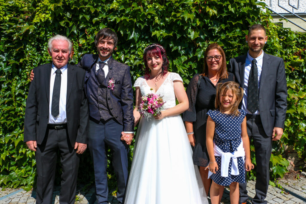 Hochzeitsreportage - Standesamtliche Hochzeit Brautpaar, Gäste, Stimmung, Eventlocation & Rathaus Neuburg a.d. Kammel