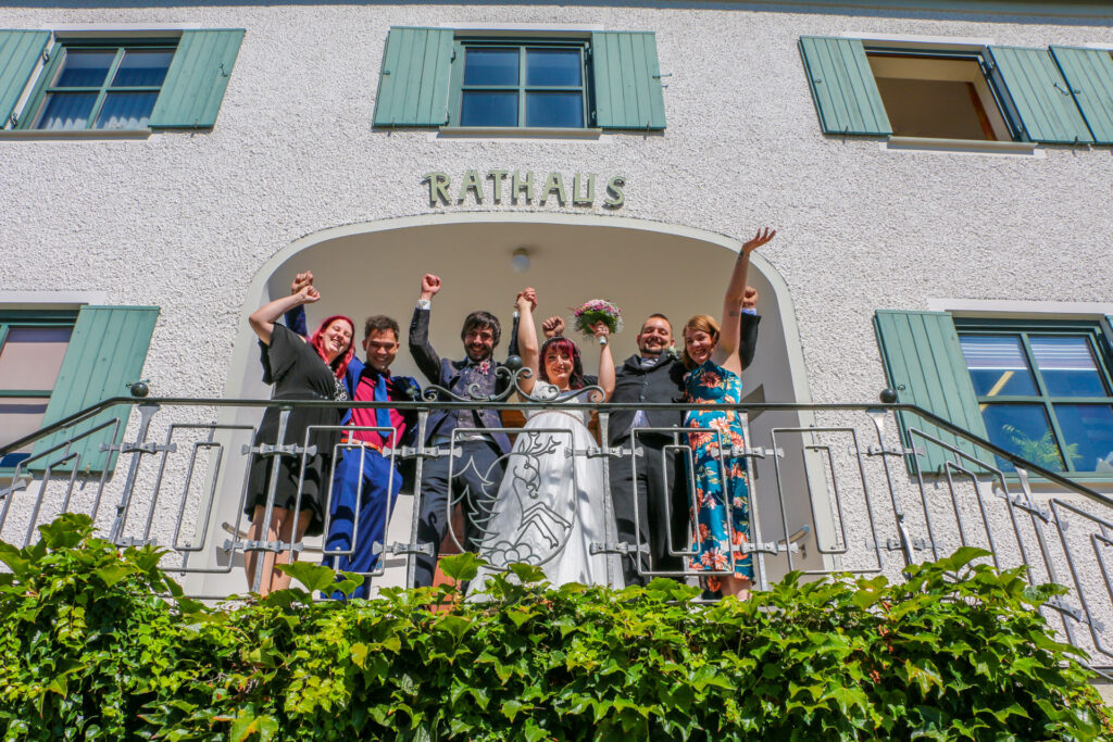 Hochzeitsreportage - Standesamtliche Hochzeit Brautpaar, Gäste, Stimmung, Eventlocation & Rathaus Neuburg a.d. Kammel