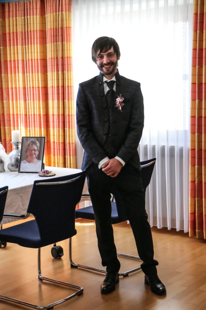 Hochzeitsreportage - Standesamtliche Hochzeit Brautpaar, Gäste, Stimmung, Eventlocation & Rathaus Neuburg a.d. Kammel