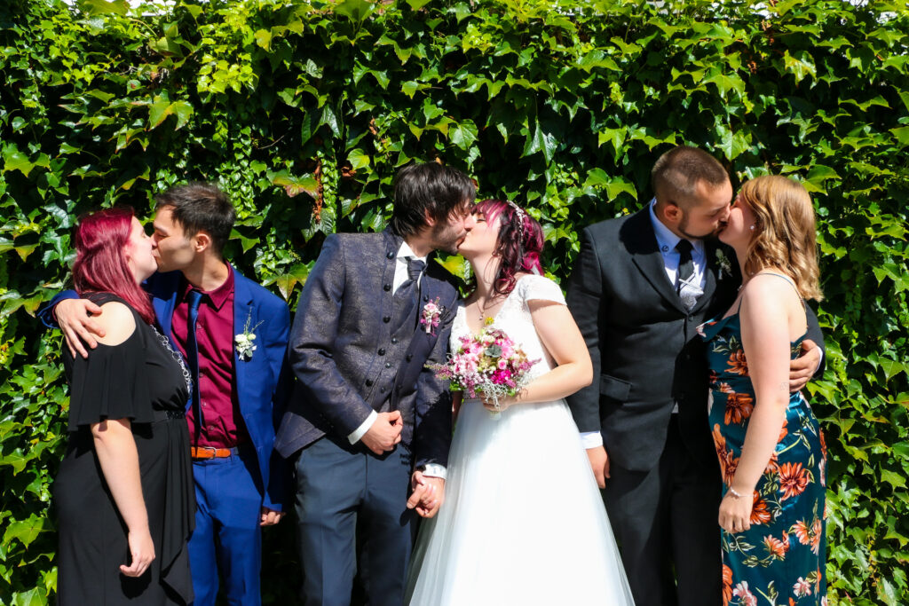 Hochzeitsreportage - Standesamtliche Hochzeit Brautpaar, Gäste, Stimmung, Eventlocation & Rathaus Neuburg a.d. Kammel