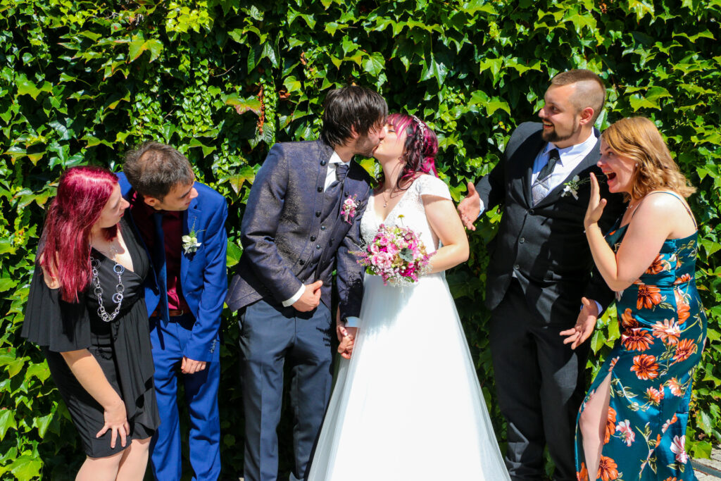 Hochzeitsreportage - Standesamtliche Hochzeit Brautpaar, Gäste, Stimmung, Eventlocation & Rathaus Neuburg a.d. Kammel