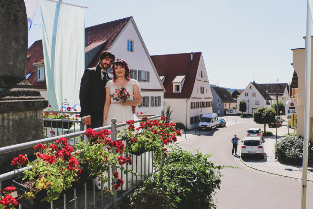 Hochzeitsreportage - Standesamtliche Hochzeit Brautpaar, Gäste, Stimmung, Eventlocation & Rathaus Neuburg a.d. Kammel