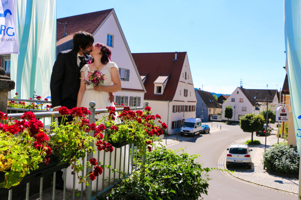 Hochzeitsreportage - Standesamtliche Hochzeit Brautpaar, Gäste, Stimmung, Eventlocation & Rathaus Neuburg a.d. Kammel