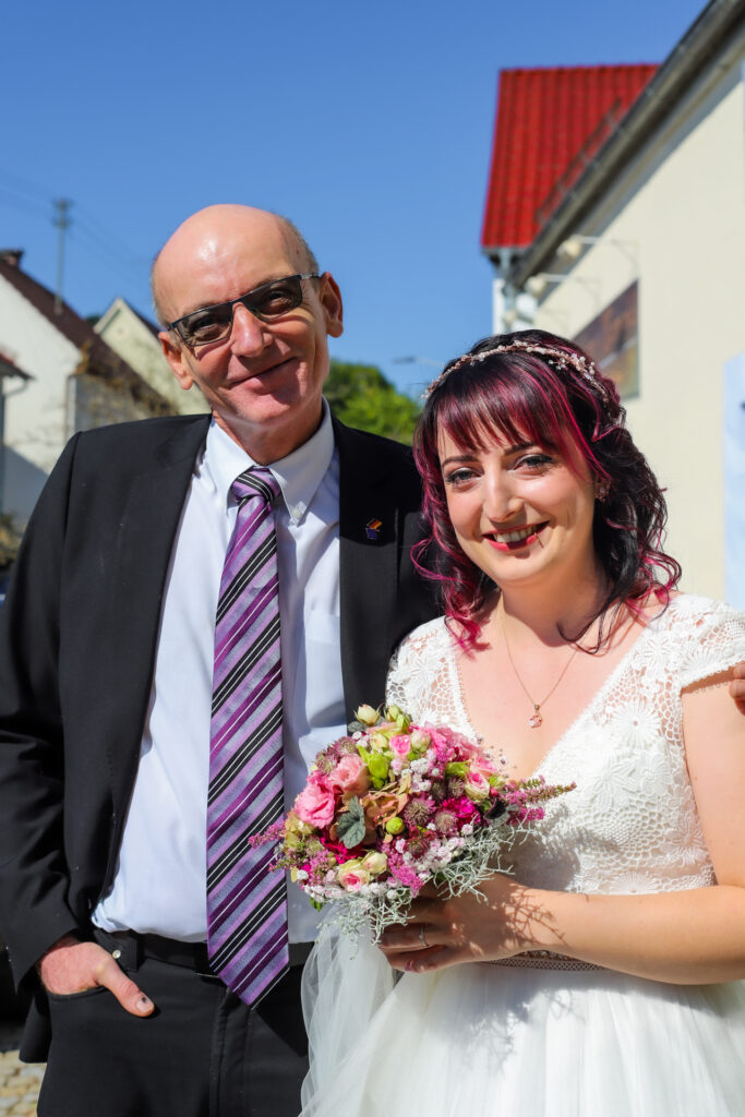 Hochzeitsreportage - Standesamtliche Hochzeit Brautpaar, Gäste, Stimmung, Eventlocation & Rathaus Neuburg a.d. Kammel