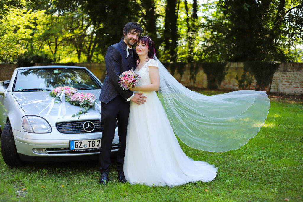 Hochzeitsreportage - Standesamtliche Hochzeit Brautpaar, Gäste, Stimmung, Eventlocation & Rathaus Neuburg a.d. Kammel
