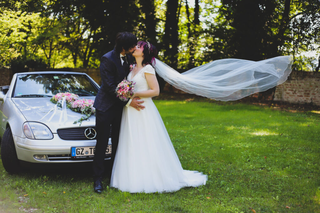 Hochzeitsreportage - Standesamtliche Hochzeit Brautpaar, Gäste, Stimmung, Eventlocation & Rathaus Neuburg a.d. Kammel
