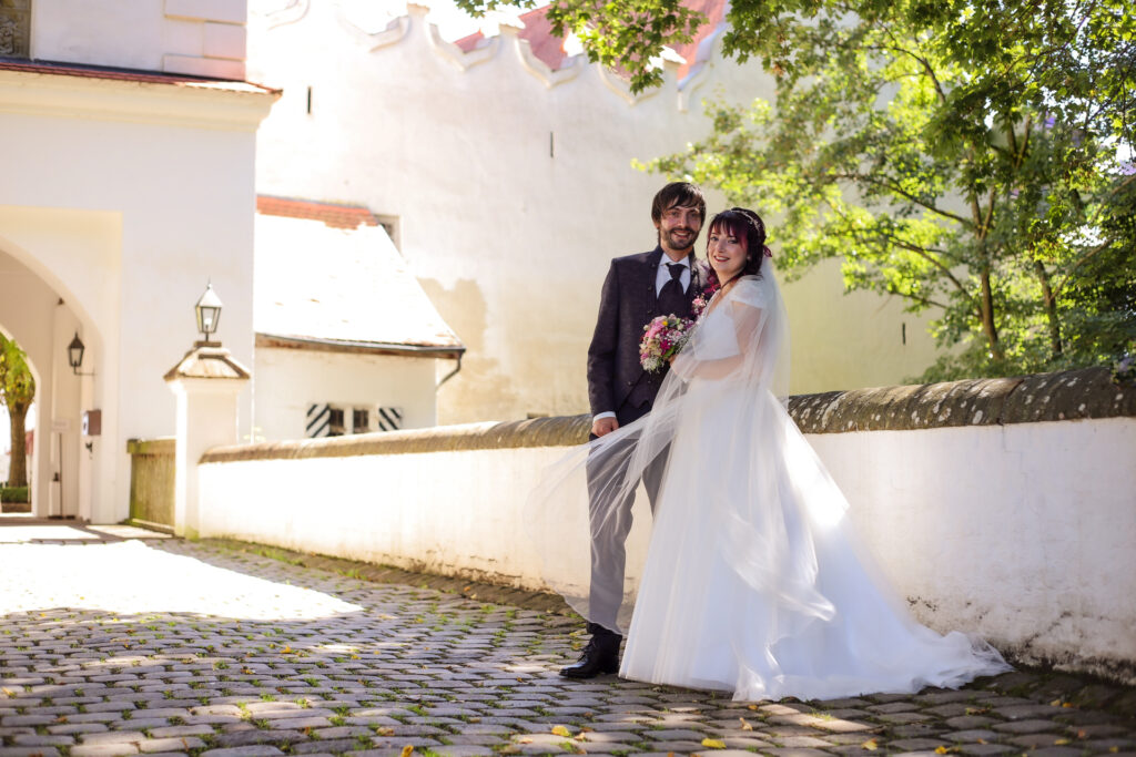 Hochzeitsreportage - Standesamtliche Hochzeit Brautpaar, Gäste, Stimmung, Eventlocation & Rathaus Neuburg a.d. Kammel