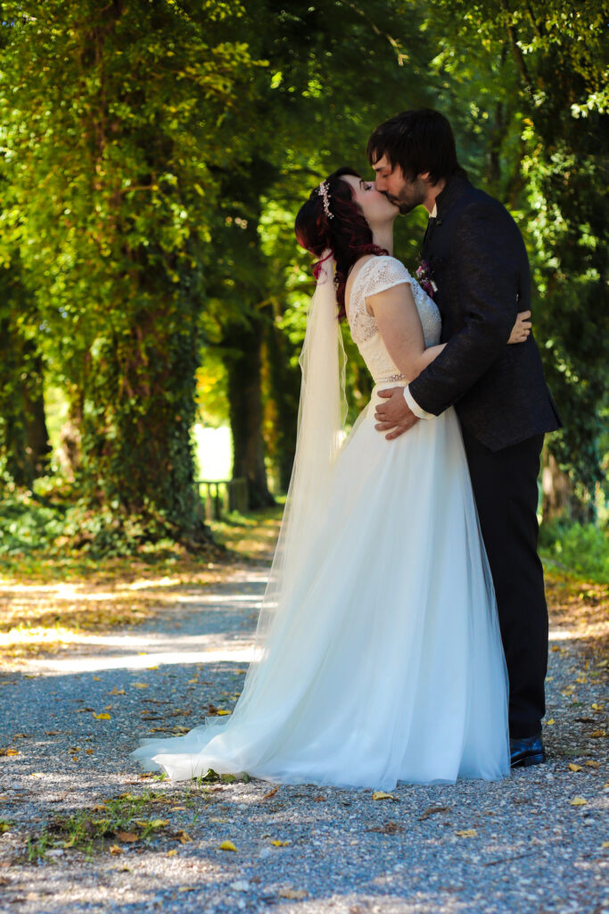 Hochzeitsreportage - Standesamtliche Hochzeit Brautpaar, Gäste, Stimmung, Eventlocation & Rathaus Neuburg a.d. Kammel