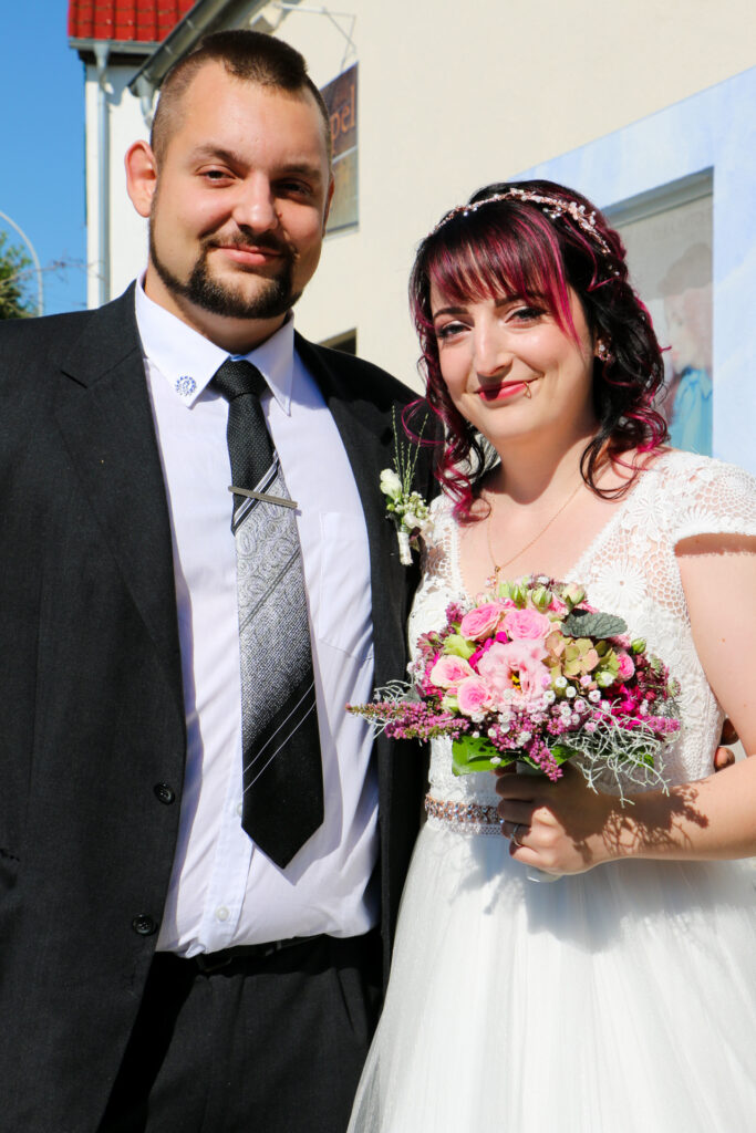 Hochzeitsreportage - Standesamtliche Hochzeit Brautpaar, Gäste, Stimmung, Eventlocation & Rathaus Neuburg a.d. Kammel