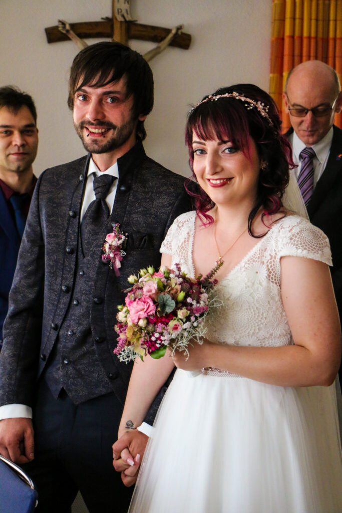 Hochzeitsreportage - Standesamtliche Hochzeit Brautpaar, Gäste, Stimmung, Eventlocation & Rathaus Neuburg a.d. Kammel