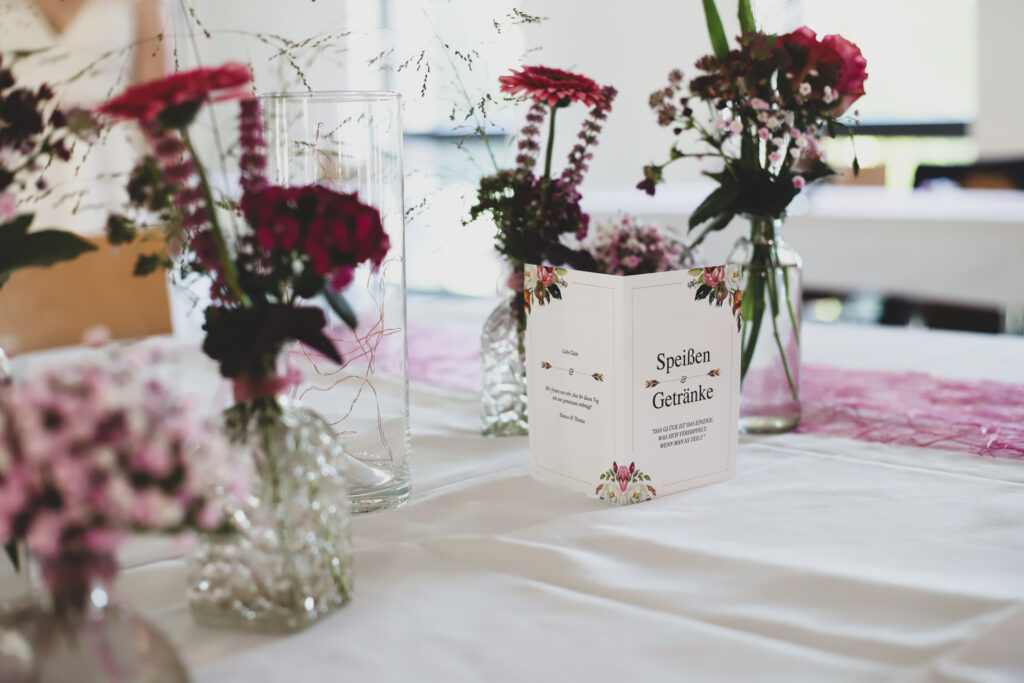 Hochzeitsreportage - Standesamtliche Hochzeit Brautpaar, Gäste, Stimmung, Eventlocation & Rathaus Neuburg a.d. Kammel