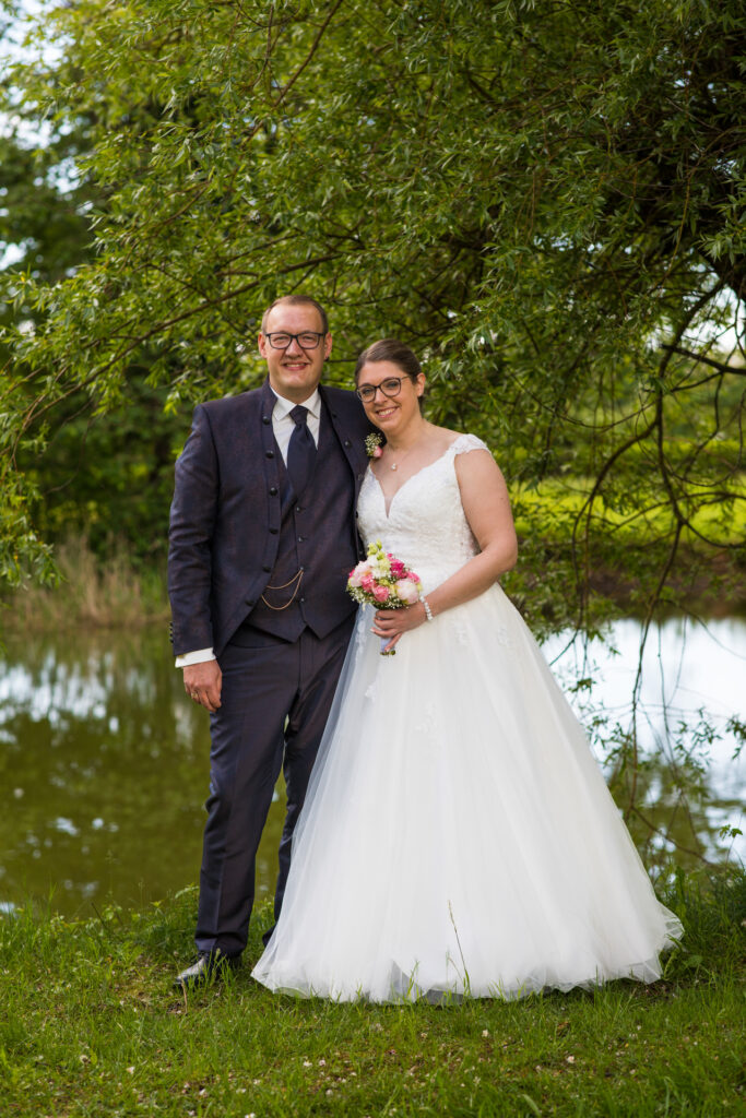 Hochzeitsreportage - Kirchliche Hochzeit Brautpaar, Gäste, Stimmung, Eventlocation & Kirche