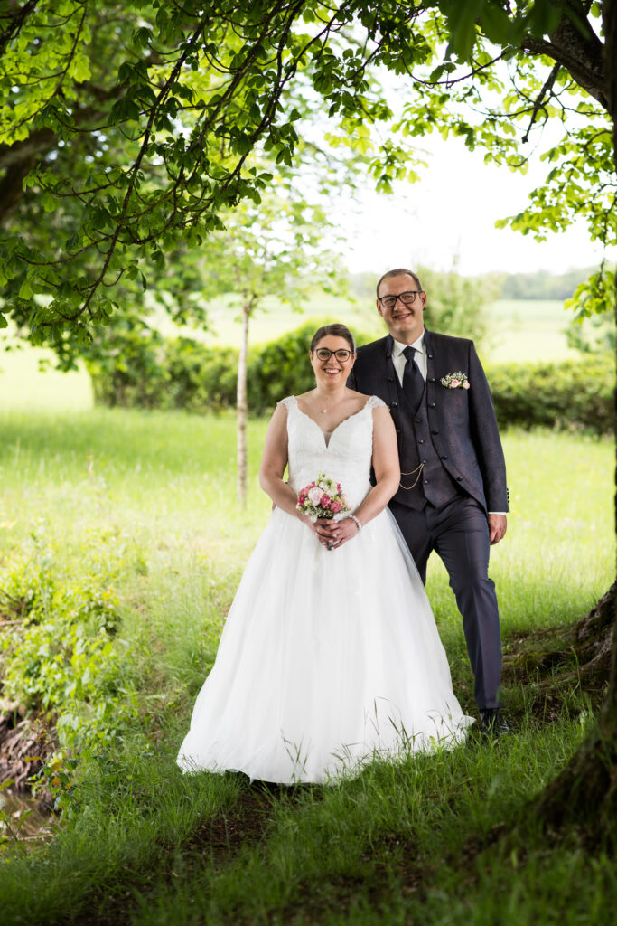 Hochzeitsreportage - Kirchliche Hochzeit Brautpaar, Gäste, Stimmung, Eventlocation & Kirche