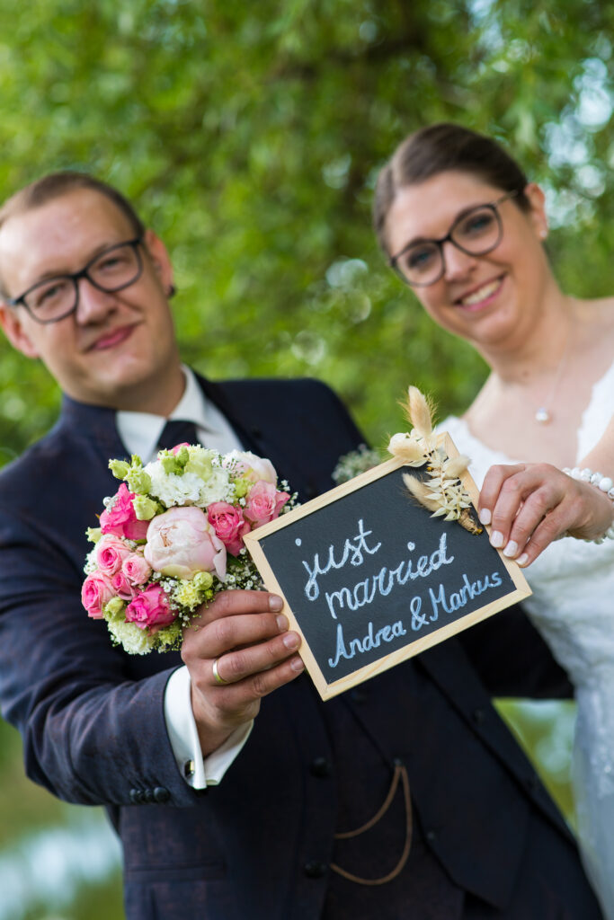 Hochzeitsreportage - Kirchliche Hochzeit Brautpaar, Gäste, Stimmung, Eventlocation & Kirche