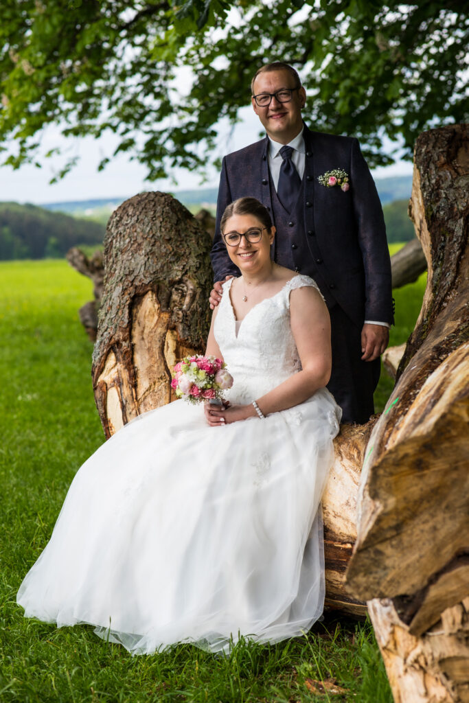 Hochzeitsreportage - Kirchliche Hochzeit Brautpaar, Gäste, Stimmung, Eventlocation & Kirche