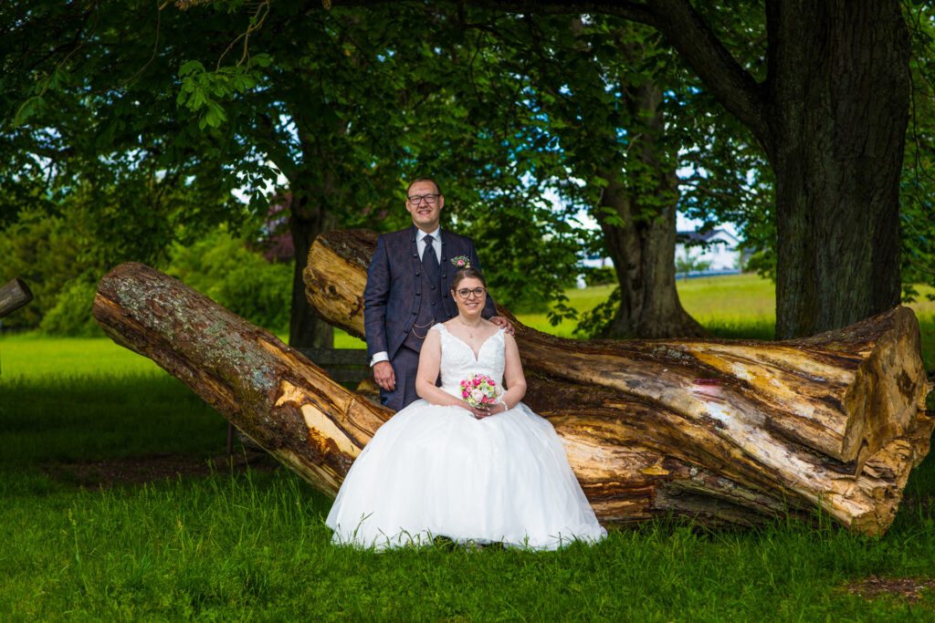 Hochzeitsreportage - Kirchliche Hochzeit Brautpaar, Gäste, Stimmung, Eventlocation & Kirche