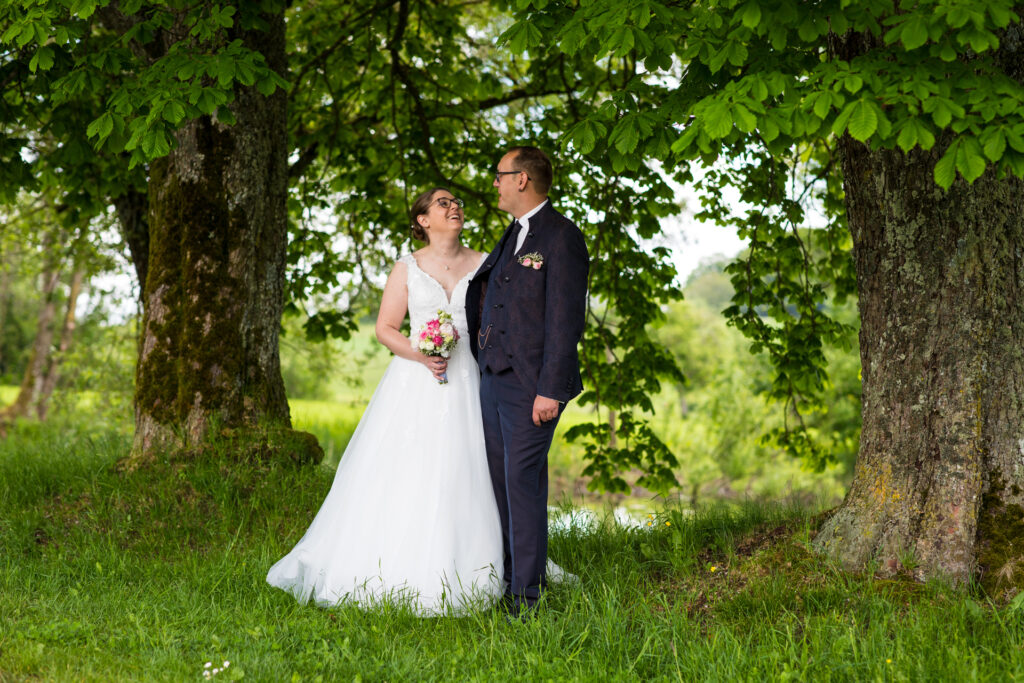 Hochzeitsreportage - Kirchliche Hochzeit Brautpaar, Gäste, Stimmung, Eventlocation & Kirche