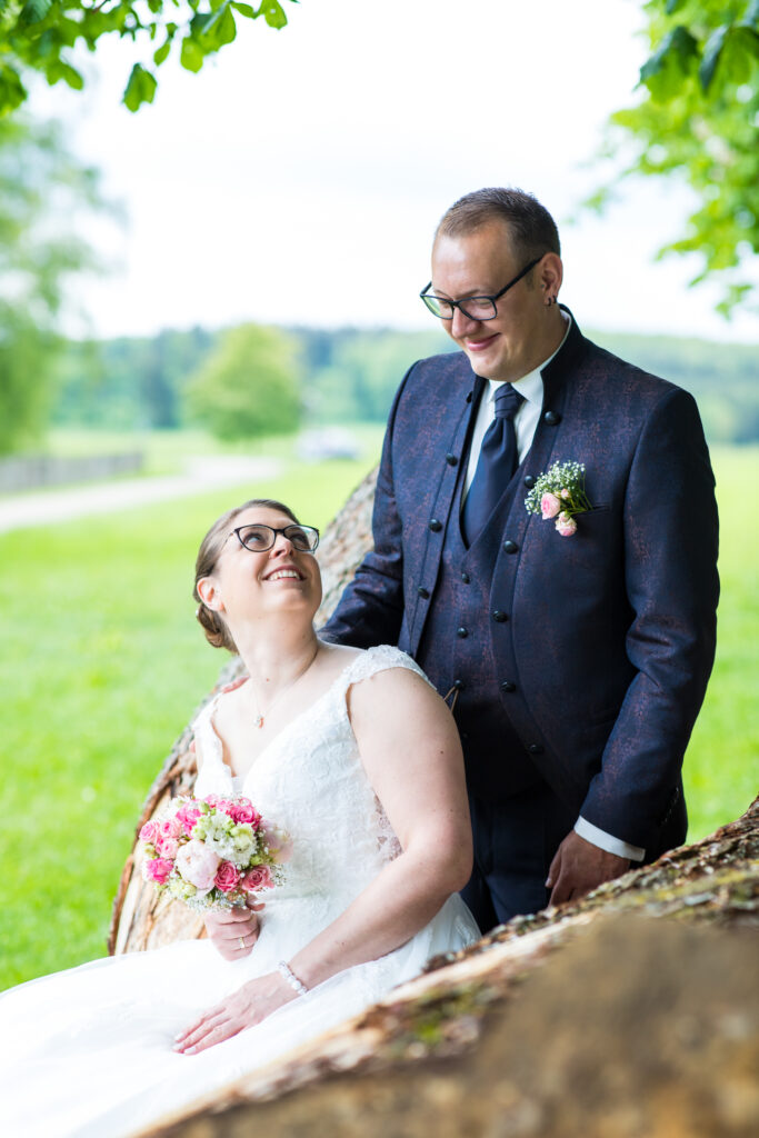 Hochzeitsreportage - Kirchliche Hochzeit Brautpaar, Gäste, Stimmung, Eventlocation & Kirche