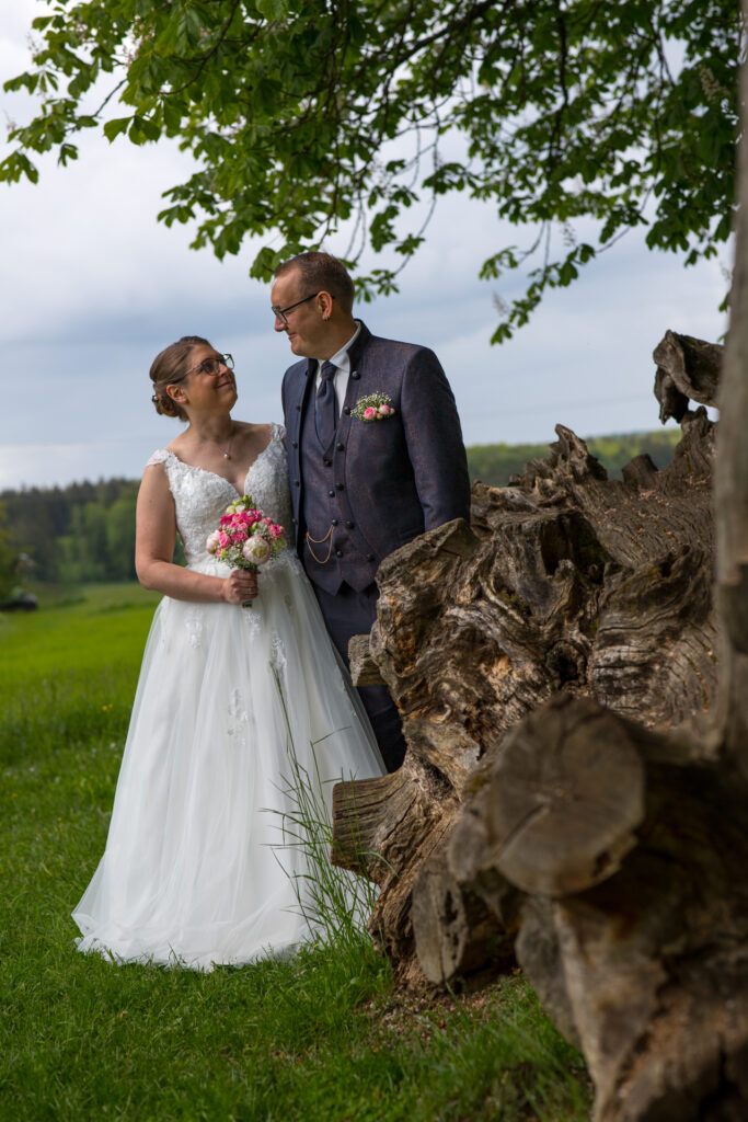 Hochzeitsreportage - Kirchliche Hochzeit Brautpaar, Gäste, Stimmung, Eventlocation & Kirche