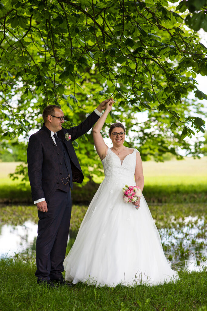 Hochzeitsreportage - Kirchliche Hochzeit Brautpaar, Gäste, Stimmung, Eventlocation & Kirche