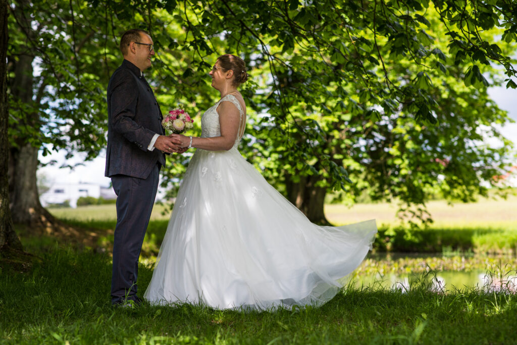 Hochzeitsreportage - Kirchliche Hochzeit Brautpaar, Gäste, Stimmung, Eventlocation & Kirche