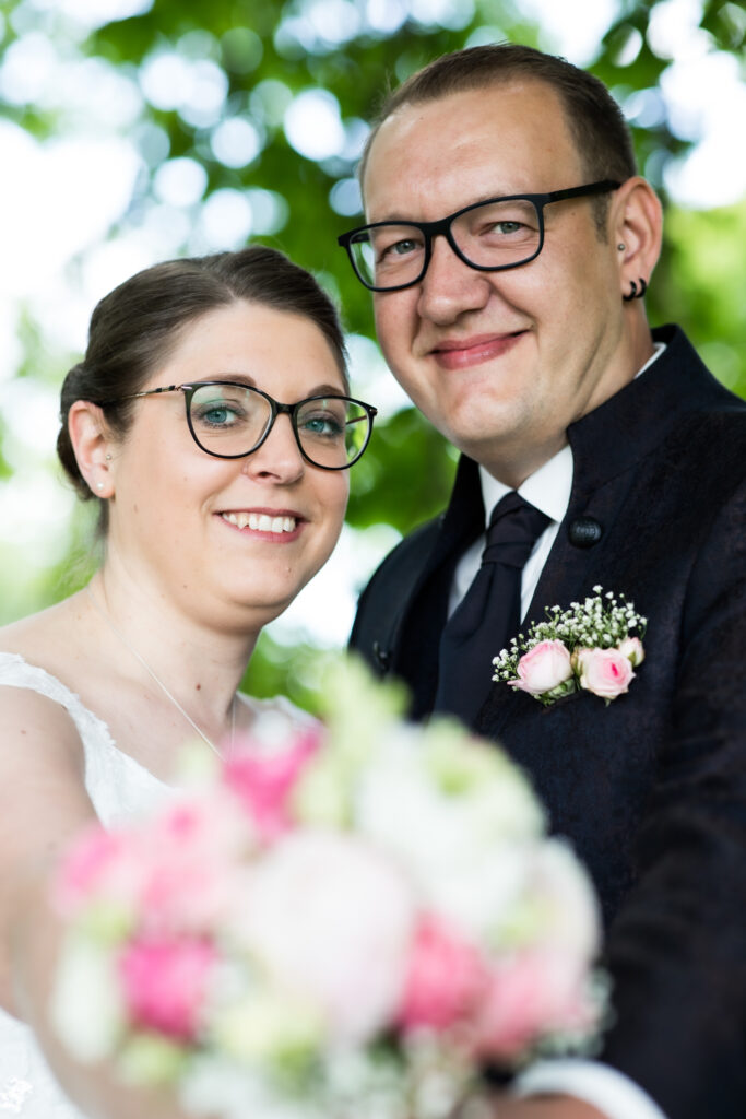 Hochzeitsreportage - Kirchliche Hochzeit Brautpaar, Gäste, Stimmung, Eventlocation & Kirche