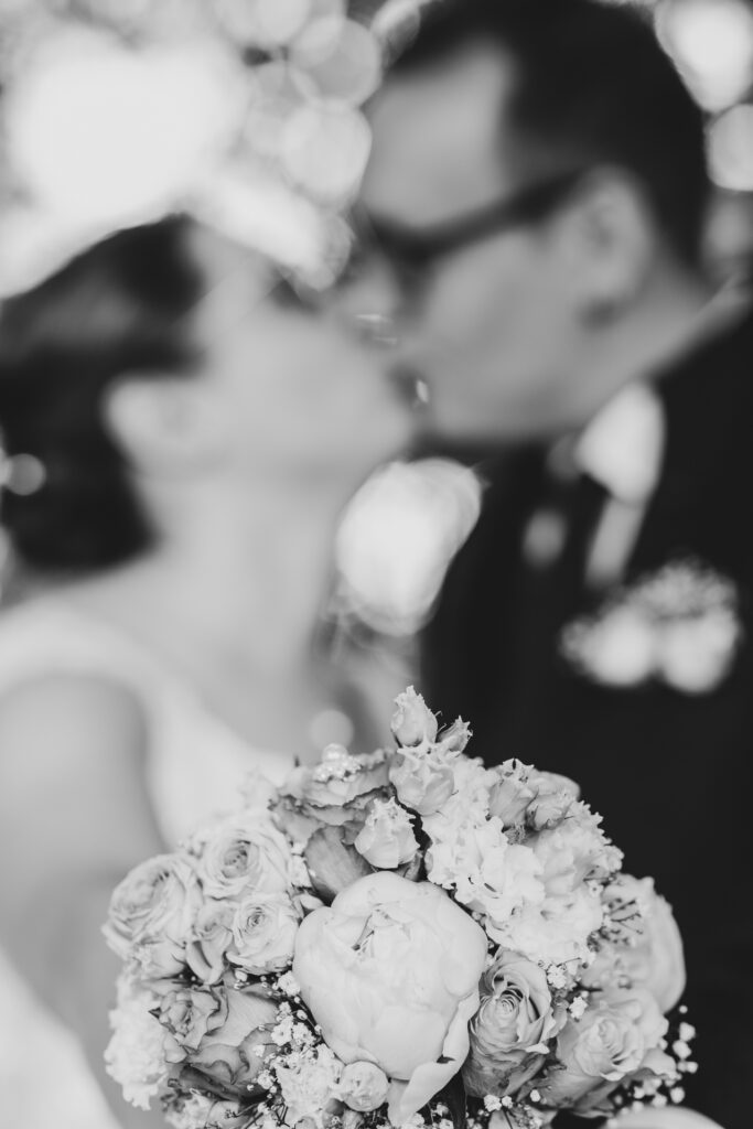 Hochzeitsreportage - Kirchliche Hochzeit Brautpaar, Gäste, Stimmung, Eventlocation & Kirche