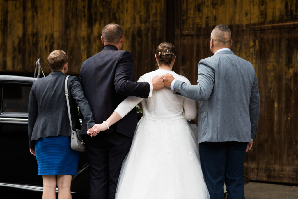 Hochzeitsreportage - Kirchliche Hochzeit Brautpaar, Gäste, Stimmung, Eventlocation & Kirche