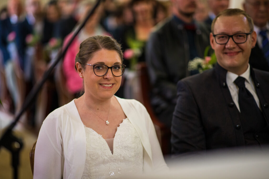 Hochzeitsreportage - Kirchliche Hochzeit Brautpaar, Gäste, Stimmung, Eventlocation & Kirche