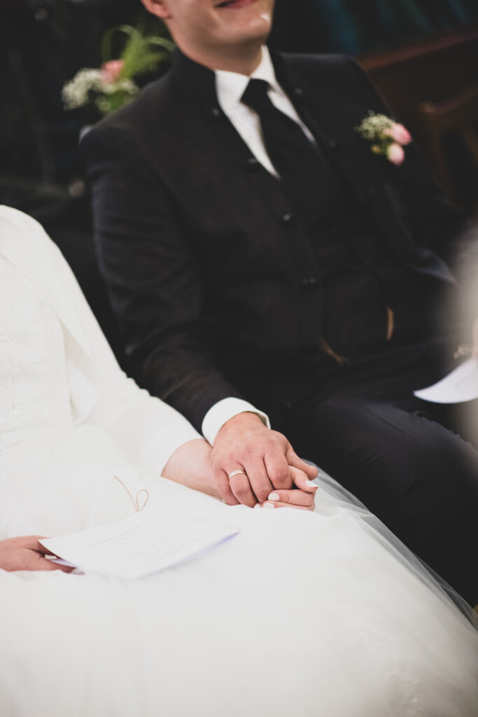 Hochzeitsreportage - Kirchliche Hochzeit Brautpaar, Gäste, Stimmung, Eventlocation & Kirche