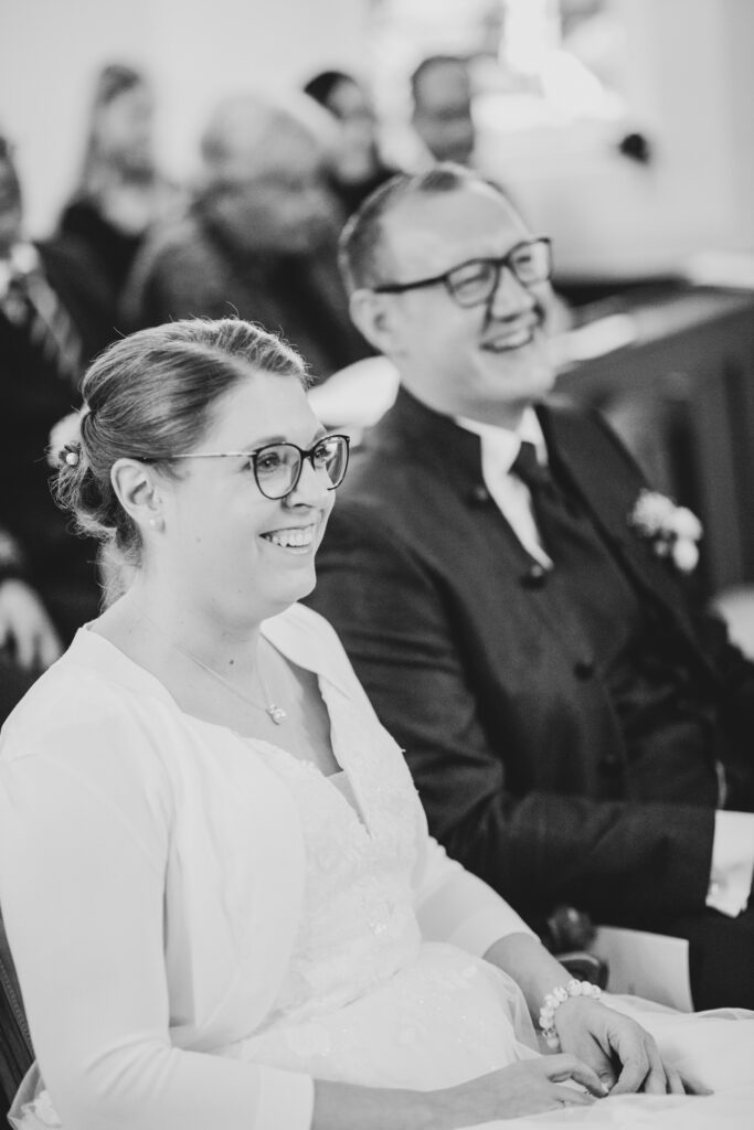Hochzeitsreportage - Kirchliche Hochzeit Brautpaar, Gäste, Stimmung, Eventlocation & Kirche