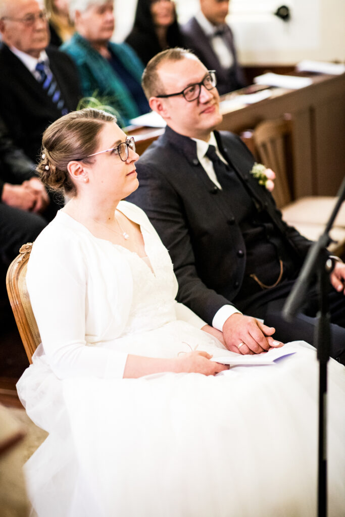 Hochzeitsreportage - Kirchliche Hochzeit Brautpaar, Gäste, Stimmung, Eventlocation & Kirche