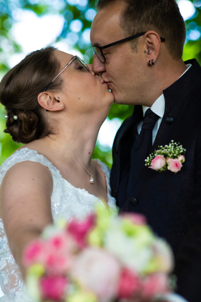 Hochzeitsreportage - Kirchliche Hochzeit Brautpaar, Gäste, Stimmung, Eventlocation & Kirche