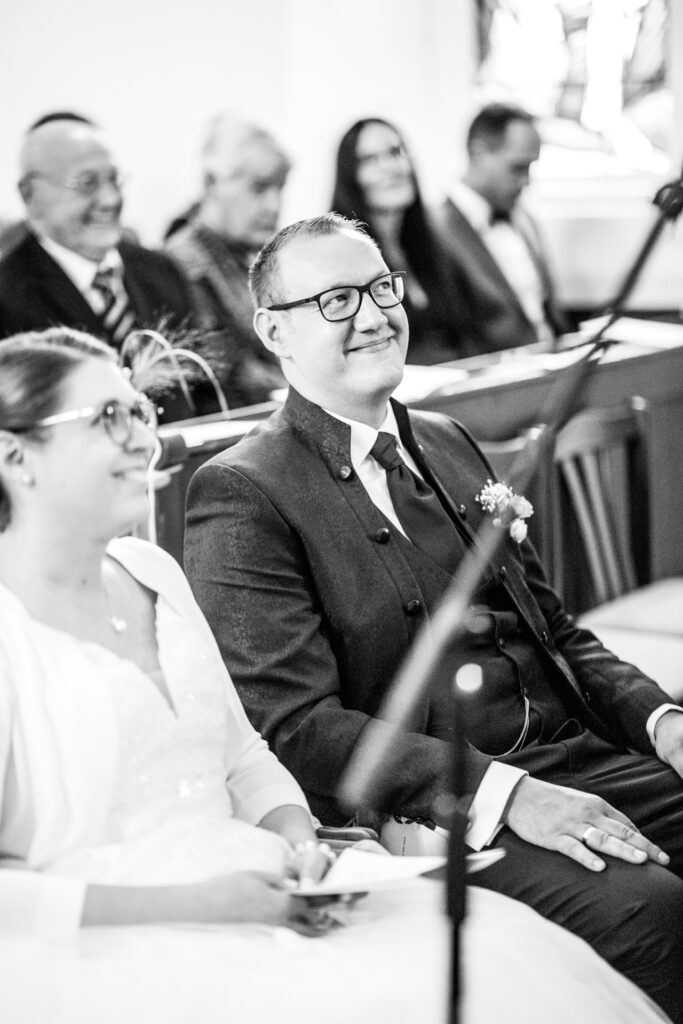 Hochzeitsreportage - Kirchliche Hochzeit Brautpaar, Gäste, Stimmung, Eventlocation & Kirche
