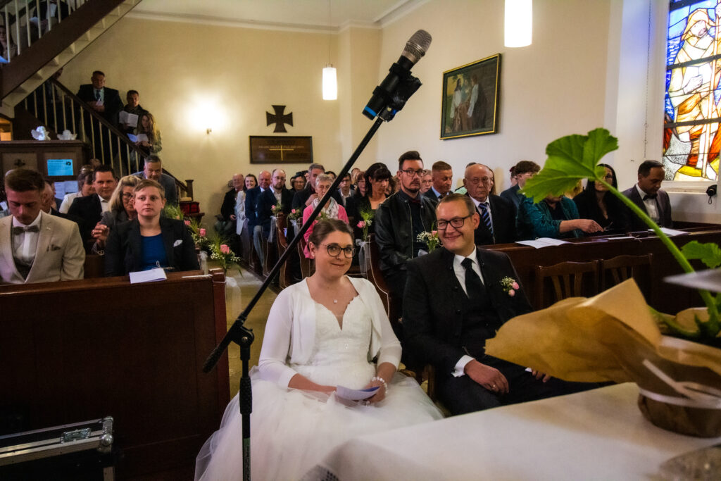 Hochzeitsreportage - Kirchliche Hochzeit Brautpaar, Gäste, Stimmung, Eventlocation & Kirche