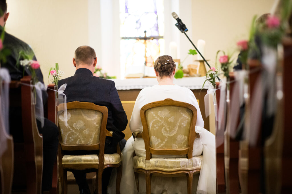 Hochzeitsreportage - Kirchliche Hochzeit Brautpaar, Gäste, Stimmung, Eventlocation & Kirche