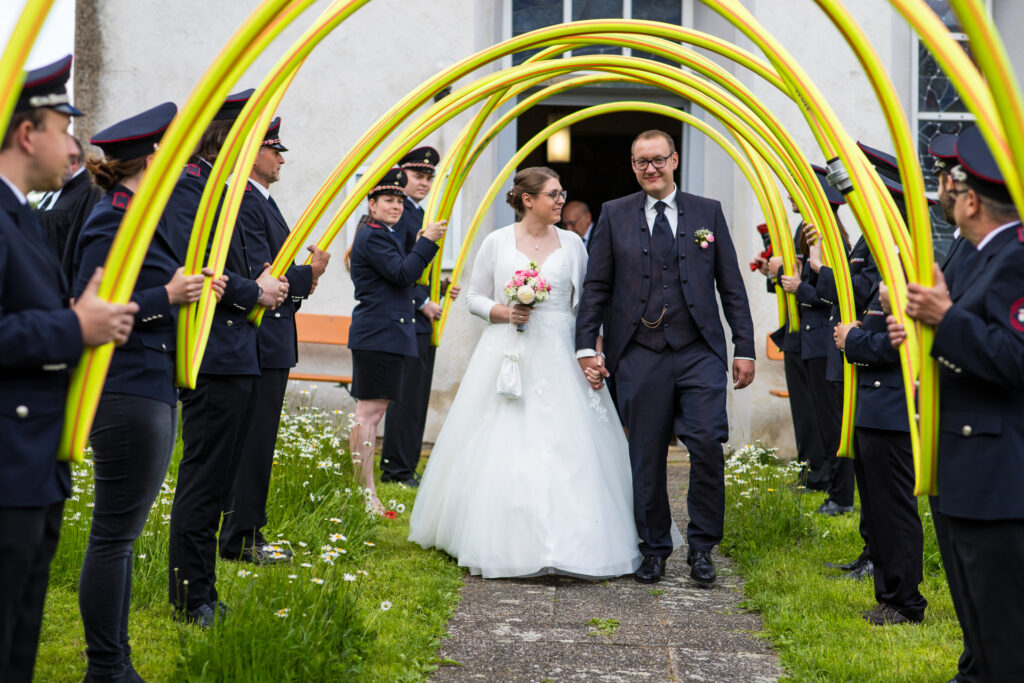 Hochzeitsreportage - Kirchliche Hochzeit Brautpaar, Gäste, Stimmung, Eventlocation & Kirche
