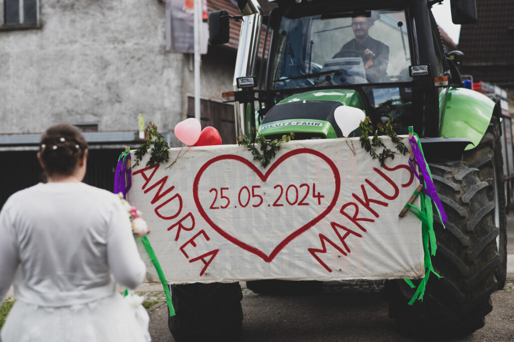 Hochzeitsreportage - Kirchliche Hochzeit Brautpaar, Gäste, Stimmung, Eventlocation & Kirche