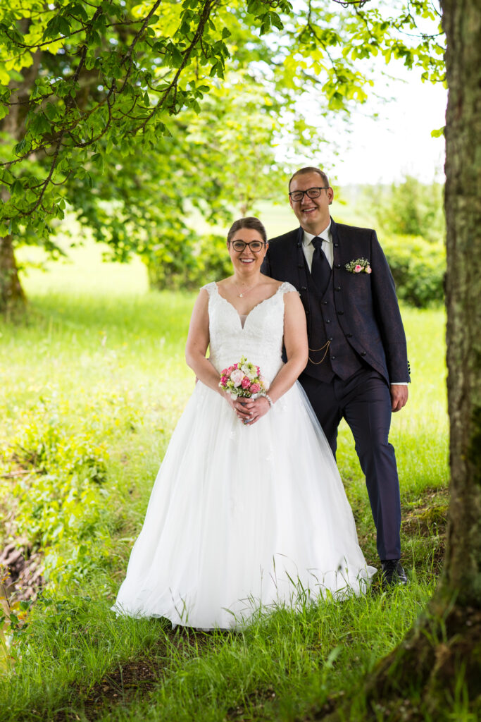 Hochzeitsreportage - Kirchliche Hochzeit Brautpaar, Gäste, Stimmung, Eventlocation & Kirche