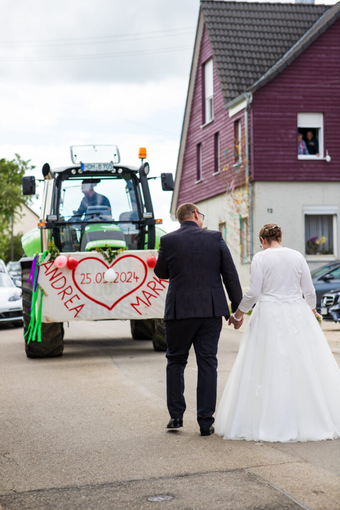 Hochzeitsreportage - Kirchliche Hochzeit Brautpaar, Gäste, Stimmung, Eventlocation & Kirche